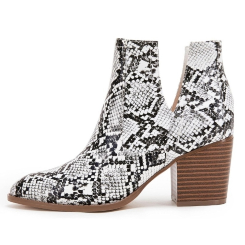 KATHEMOI Faux Snakeskin Pull-on Booties
